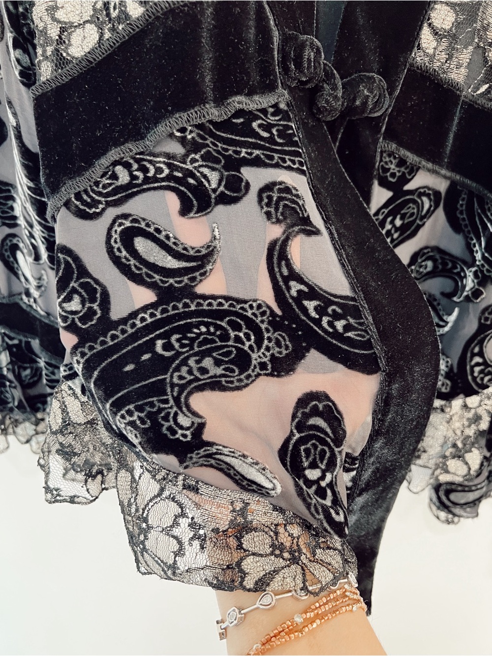 Vintage 100% Silk Lacy Floral and Paisley Komono Jacket with Bell Sleeves - Picture 4 of 10